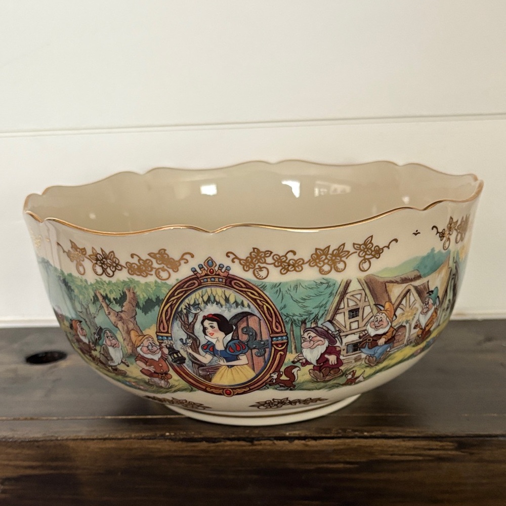 Lenox Disney's Snow White Limited Edition Anniversary Bowl